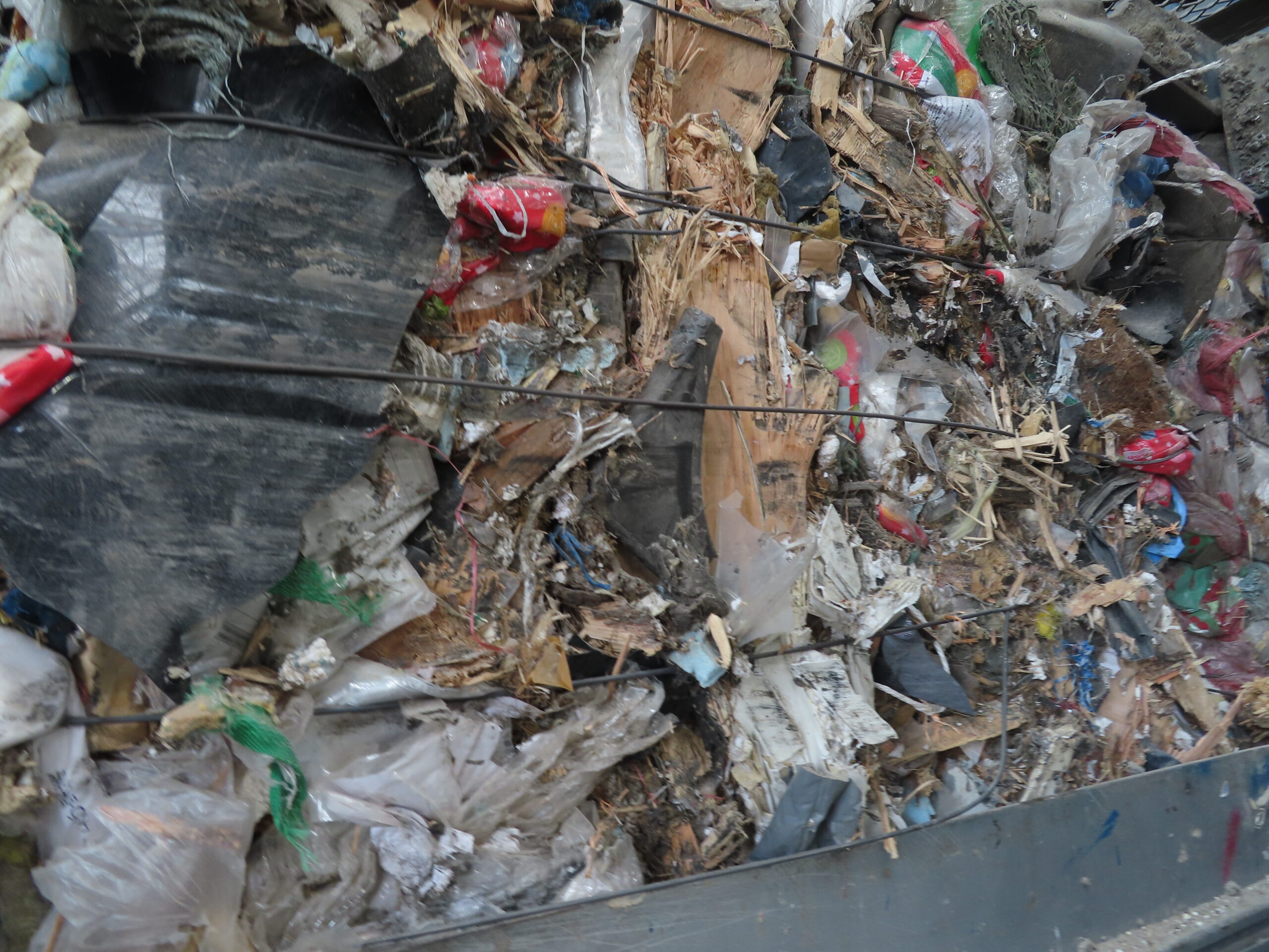 金属以外は粉砕