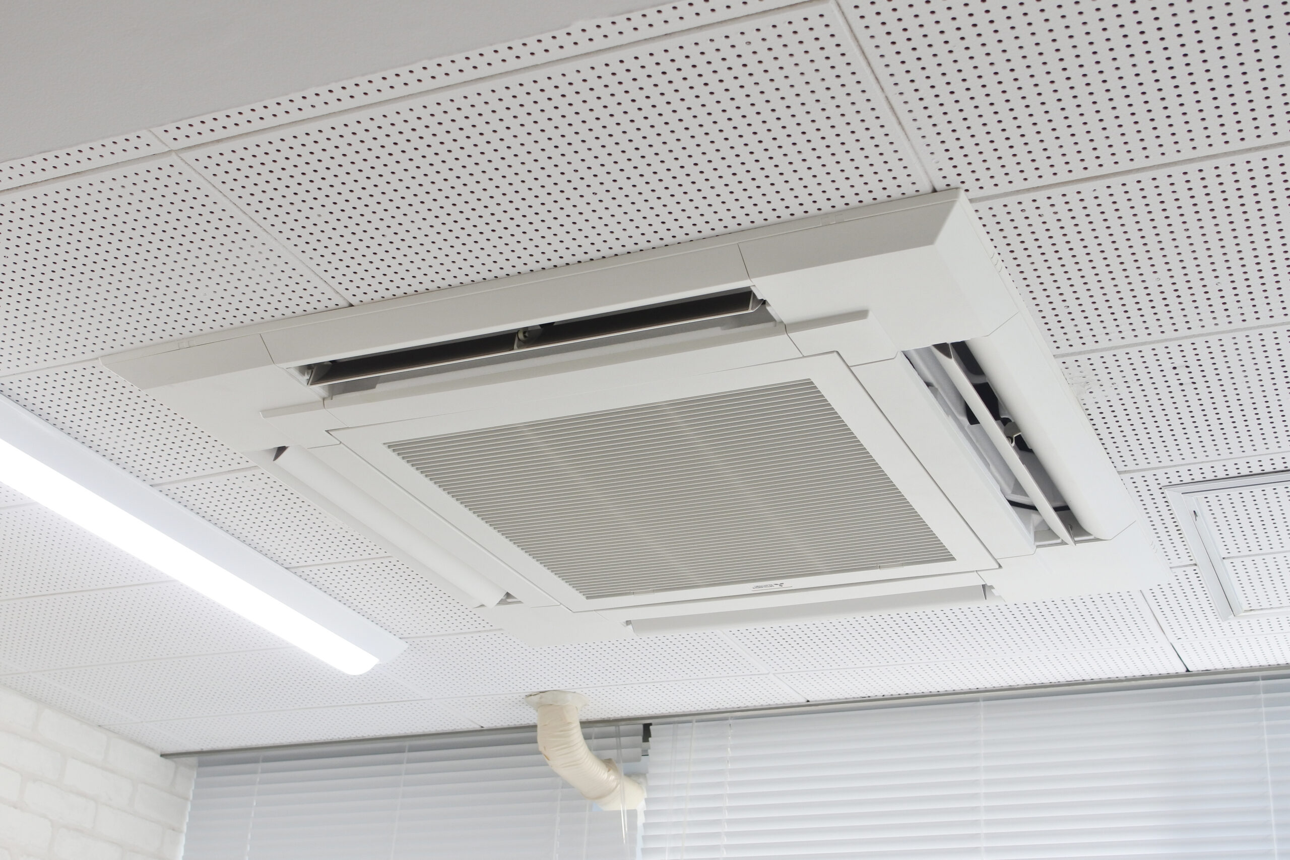 エアコンを使用しなくなった季節の工事がオススメです‼️ エアコンを使わない季節にやっておくこと！！ | 株式会社エコ・プラン