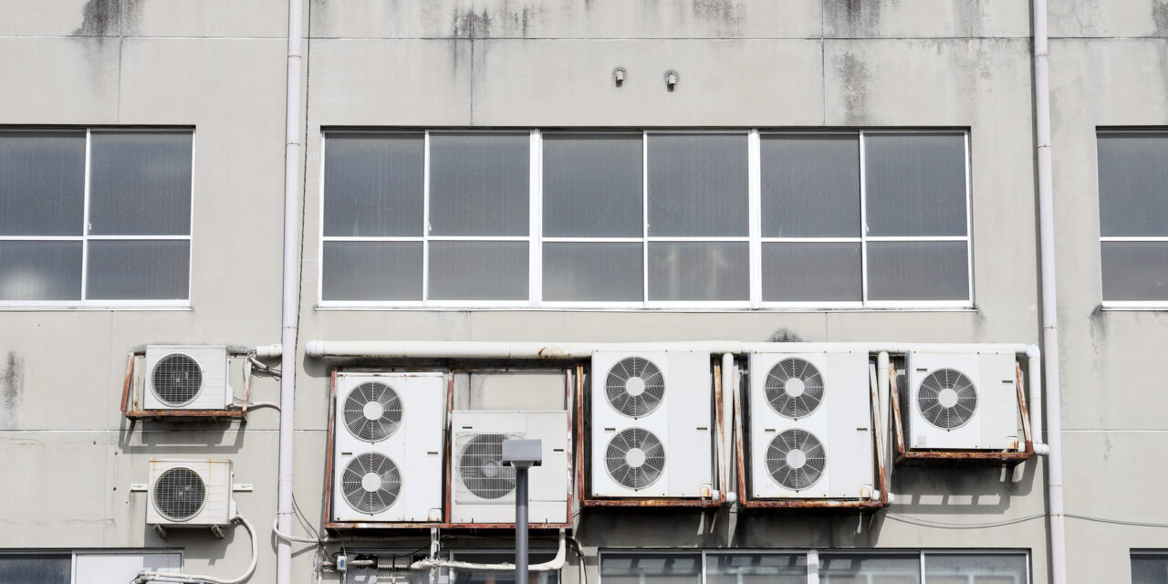 危険な場所の室外機