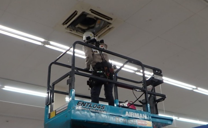 空調機更新工事　ベイシア電器吾妻店様